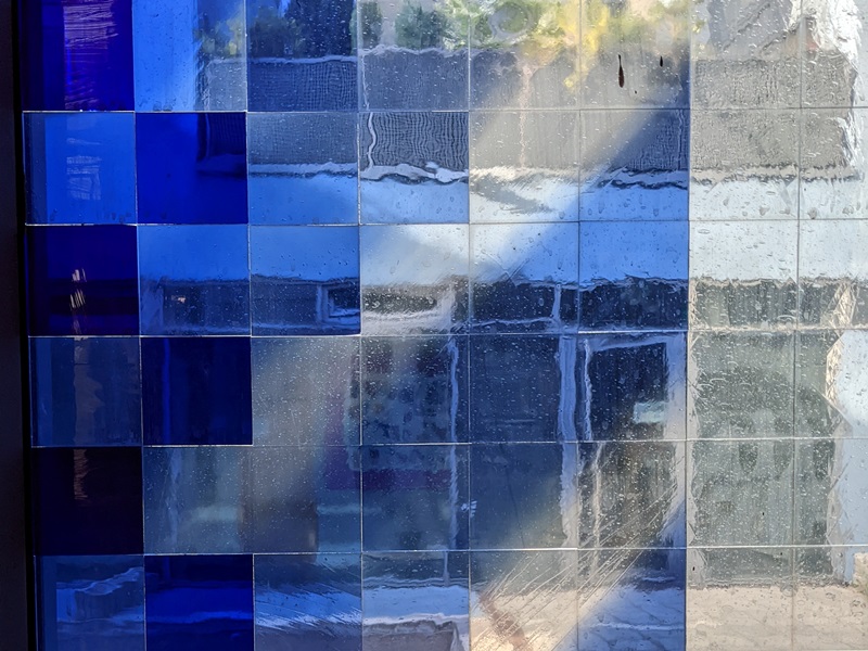 Blaufenster verschwommen kmharmspxl 20220706 800x600